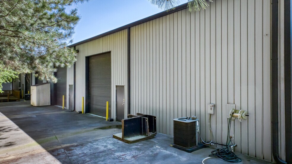 More Photos Of 3050 Matlock Dr, Kennesaw Light Manufacturing For Sale