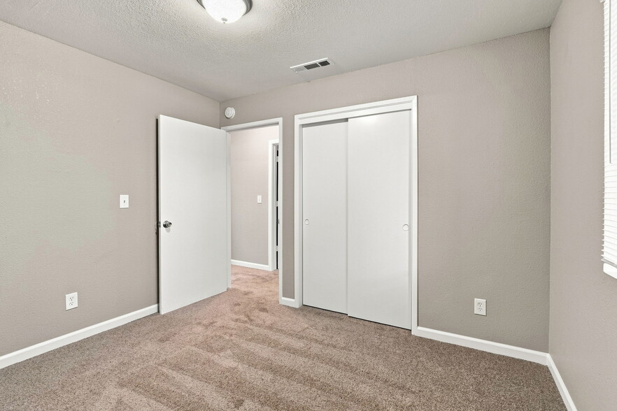 More Photos Of 1262 N Marks Ave, Fresno Apartments For Sale