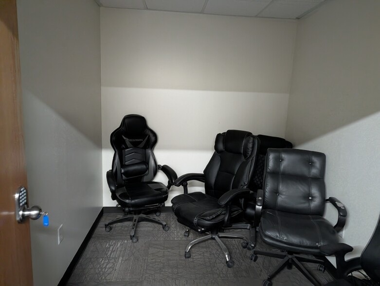 More Photos Of 4694-4696 S 200 W, Salt Lake City Light Manufacturing For Lease