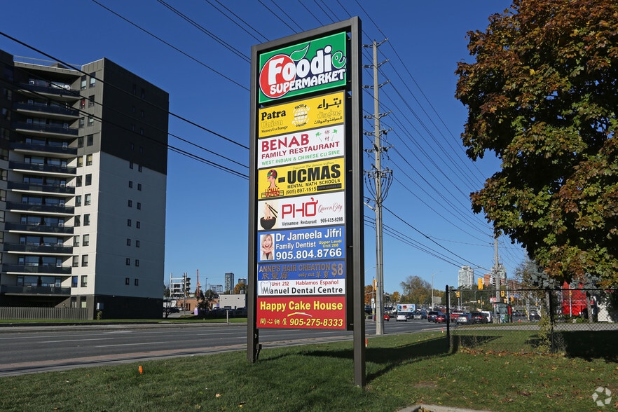 More Photos Of 3085-3105 Hurontario St, Mississauga General Retail For Lease