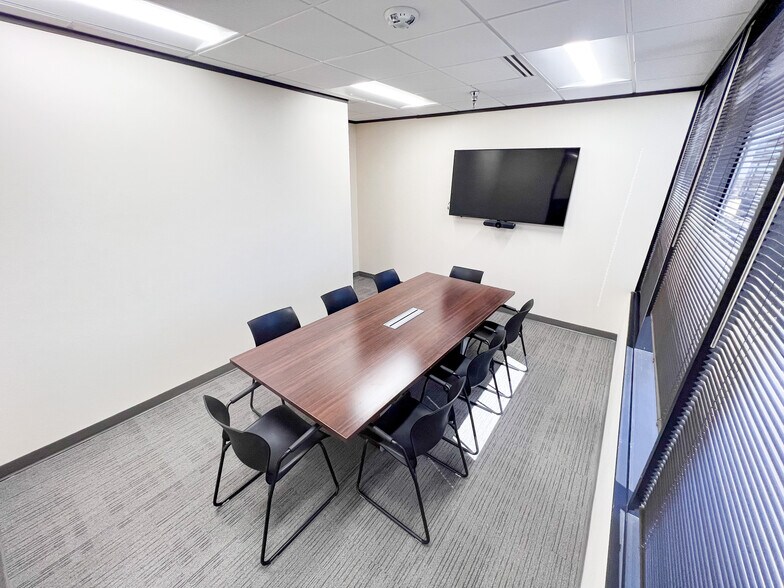 More Photos Of 500 W Illinois Ave, Midland Office For Lease