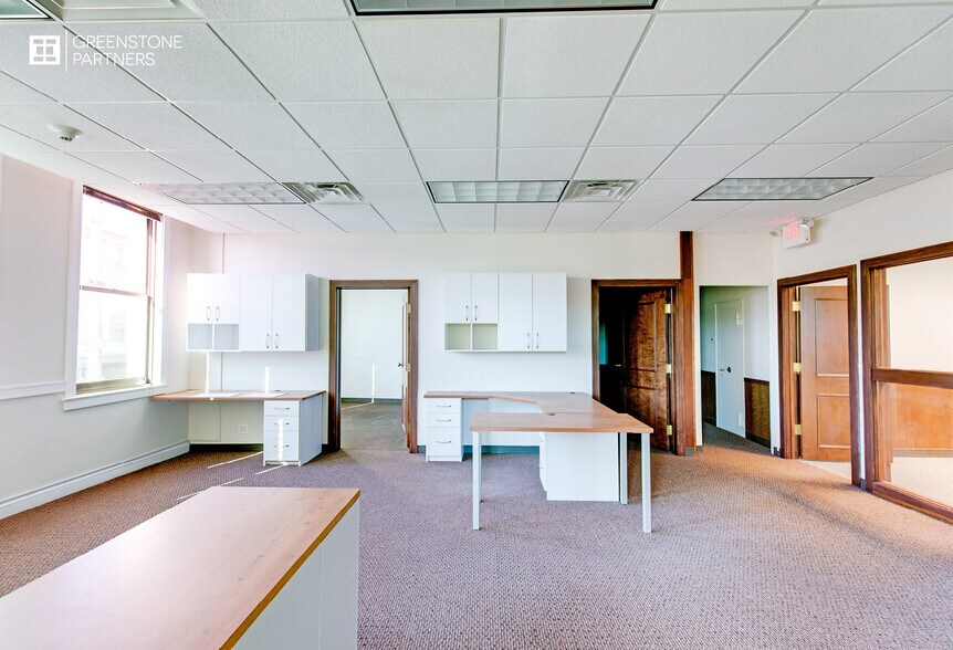 More Photos Of 104 N Oak Park Ave, Oak Park Office Residential For Lease