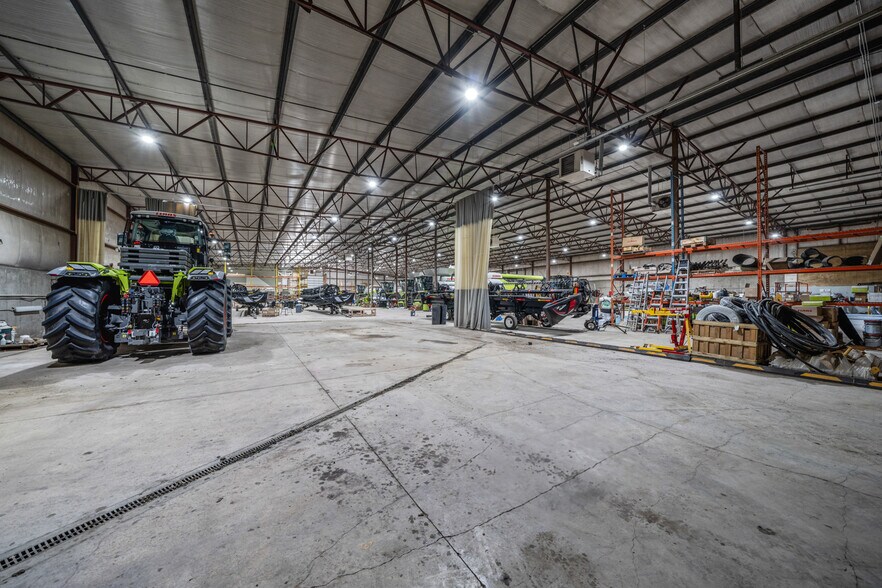 More Photos Of 46 Mccool Cres, Crossfield Warehouse For Sale