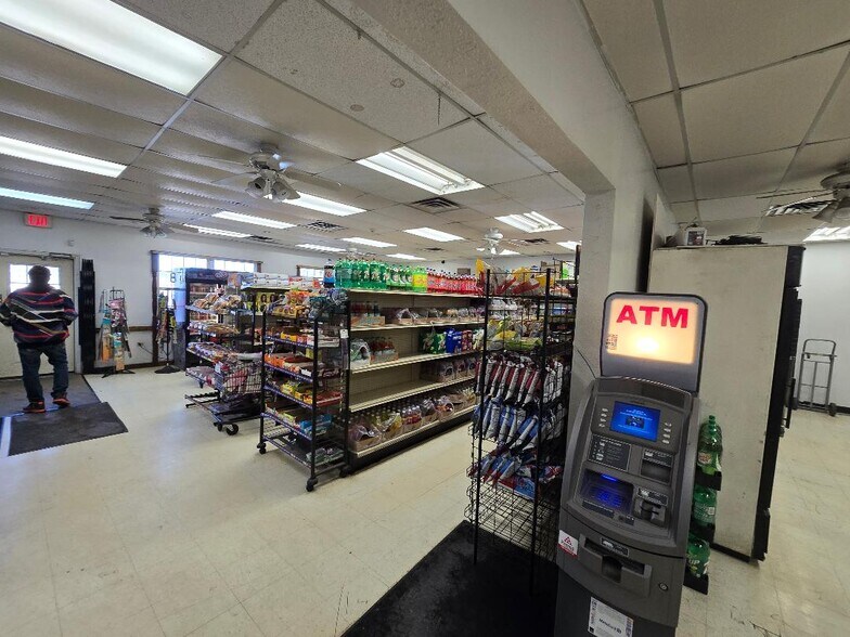 More Photos Of 541 University Pkwy, University Park Convenience Store For Sale