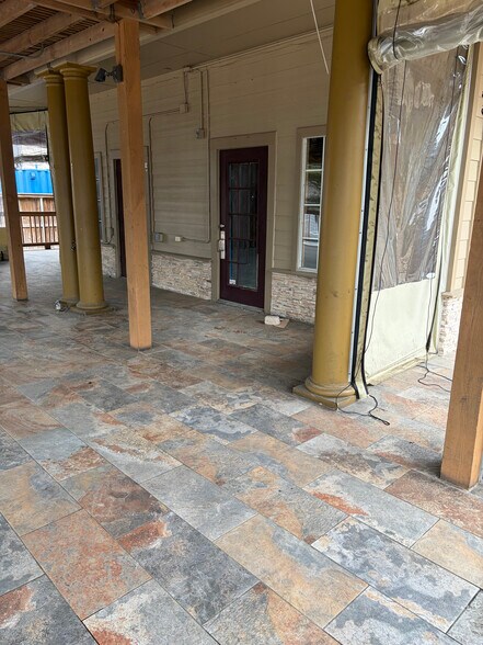 More Photos Of 605 6th St, Kemah Freestanding For Lease