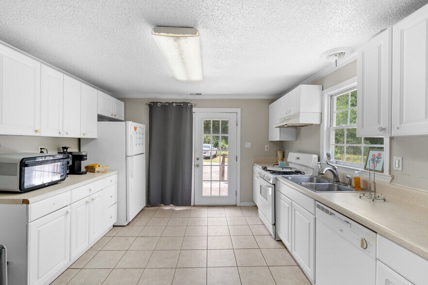 More Photos Of 5757 Ogeechee Rd, Savannah Flex For Lease