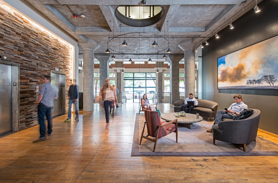 More Photos Of 1801 N Lamar St, Dallas Loft Creative Space For Lease