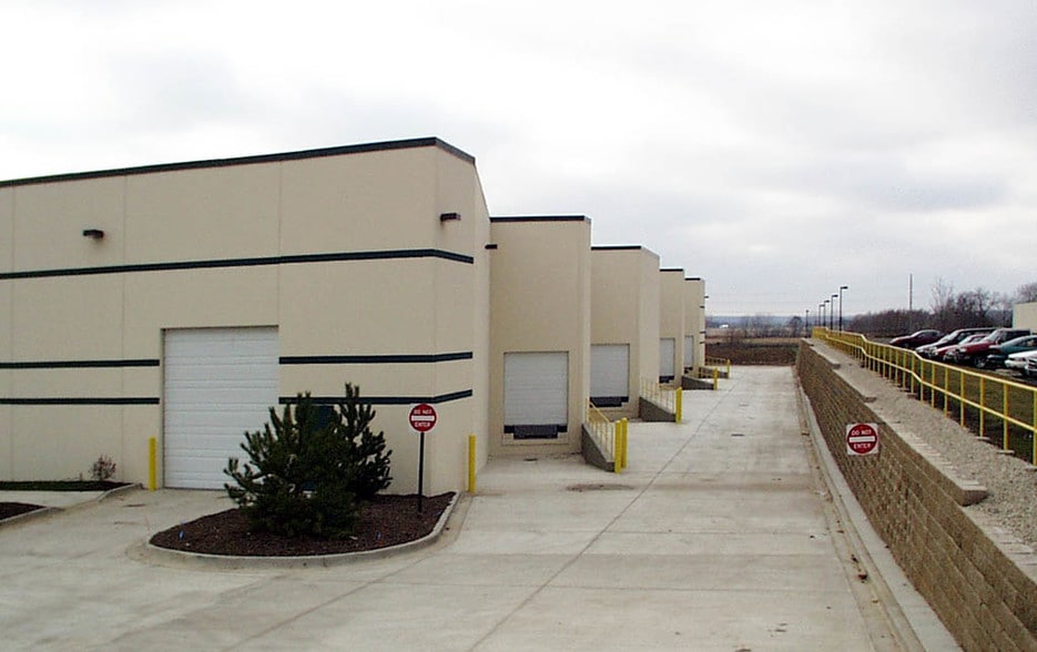More Photos Of 5100 Prime Pky, Mchenry Warehouse For Lease