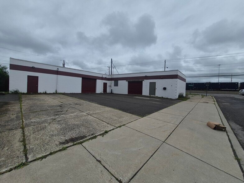More Photos Of 2363 Broadway St, Buffalo Warehouse For Sale