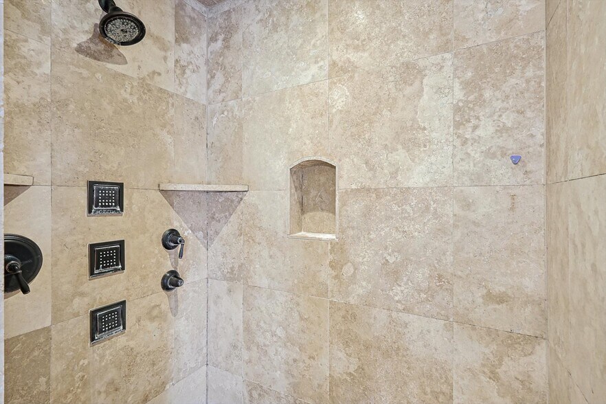 More Photos Of 111 S Pine St, Roanoke General Retail For Sale