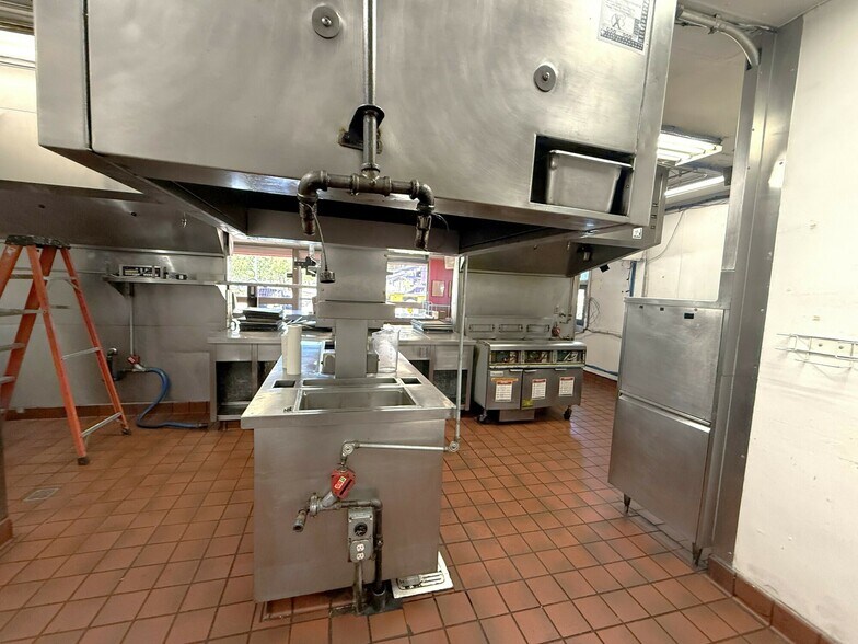 More Photos Of 501 S Chinowth St, Visalia Fast Food For Sale