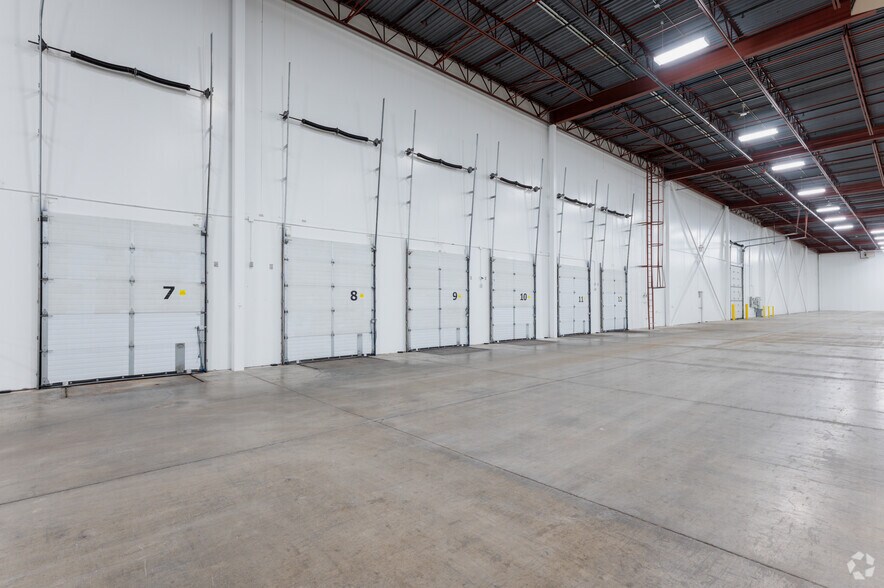 More Photos Of 2351 Upper Middle Rd E, Oakville Warehouse For Lease