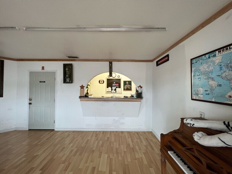 More Photos Of 512 E Riley St, Freer Hospitality For Sale