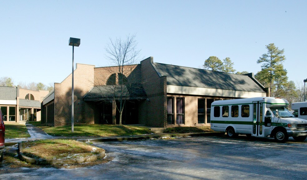 More Photos Of 2201 E Parham Rd, Henrico Unknown For Lease