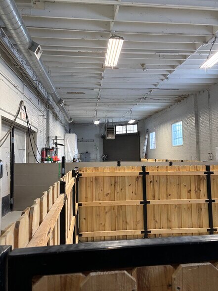More Photos Of 1724 W Lake St, Chicago Warehouse For Lease
