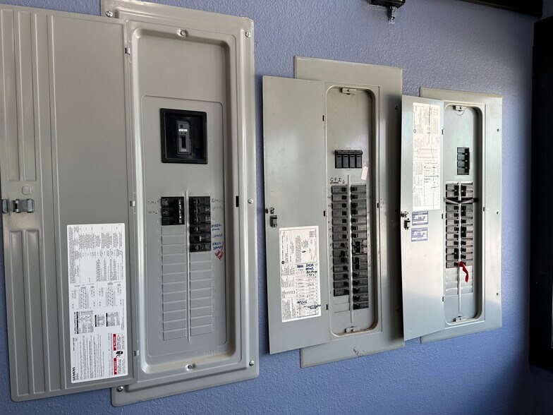 More Photos Of 277 Luther Seiber Blvd, Pioneer Restaurant For Sale