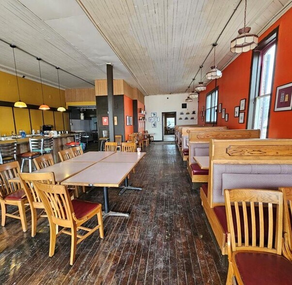 More Photos Of 12 Main St, Middleport Freestanding For Lease