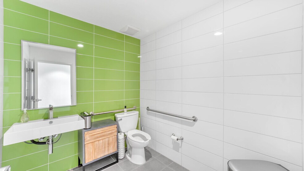More Photos Of 4010 Goldfinch St, San Diego Loft Creative Space For Sale