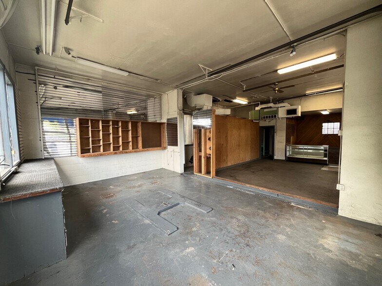 More Photos Of 498 N 500 W, Provo Convenience Store For Sale