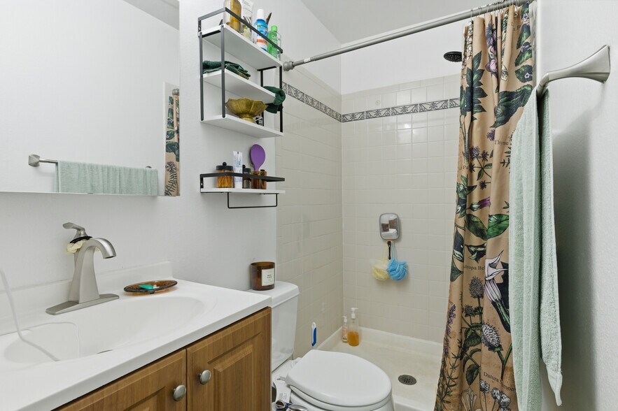 More Photos Of 5816 14th Ave NW, Seattle Apartments For Sale