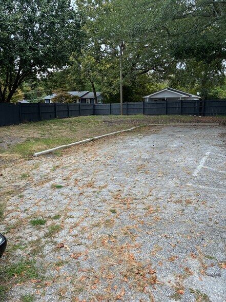More Photos Of 737 Main St, Stone Mountain Office For Lease