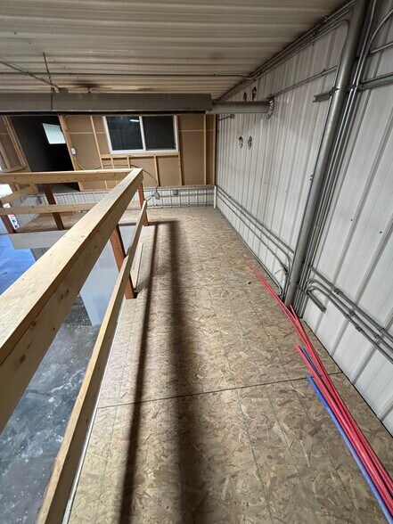 More Photos Of 114 Rock Rd, Belgrade Industrial For Lease