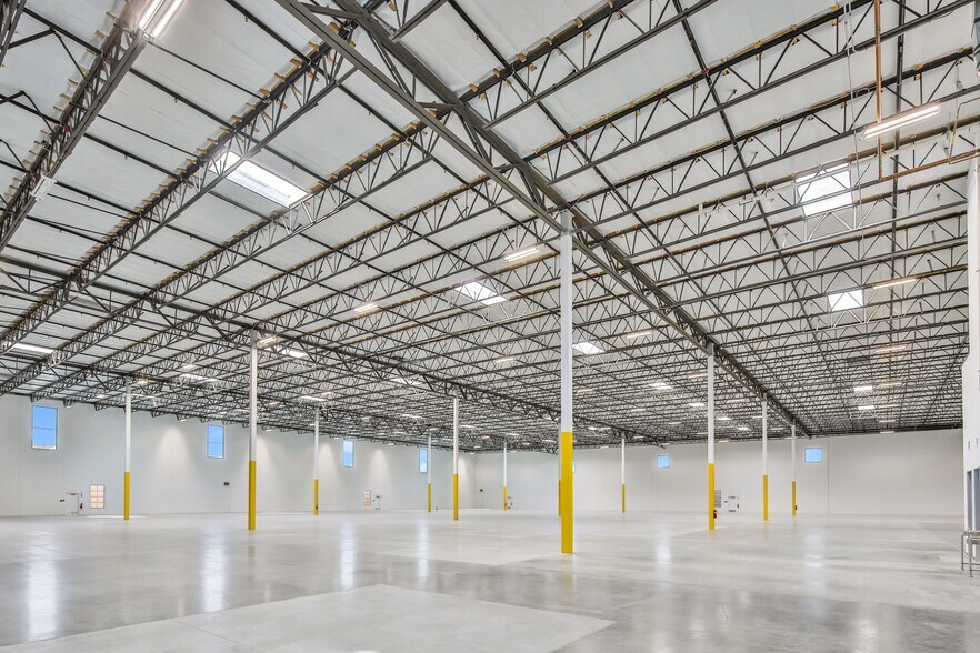 More Photos Of 25490 Springbrook Ave, Santa Clarita Industrial For Sale