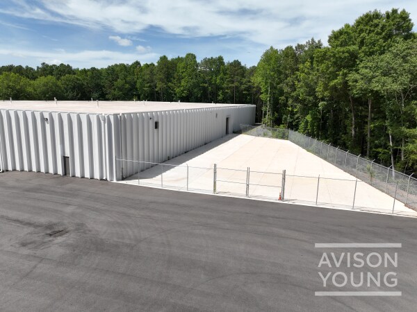 More Photos Of 1133 Pressley Rd, Charlotte Warehouse For Lease