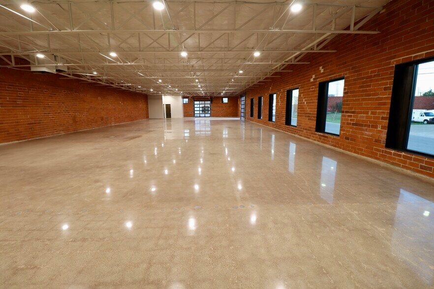 More Photos Of 100 Howell St, Dallas Office For Sale