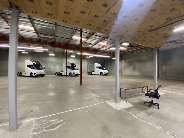 More Photos Of 17892- B Gothard St, Huntington Beach Manufacturing For Lease