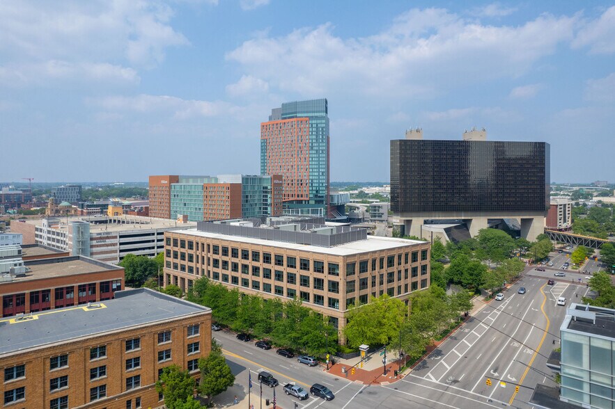 More Photos Of 10 W Nationwide Blvd, Columbus Office For Lease