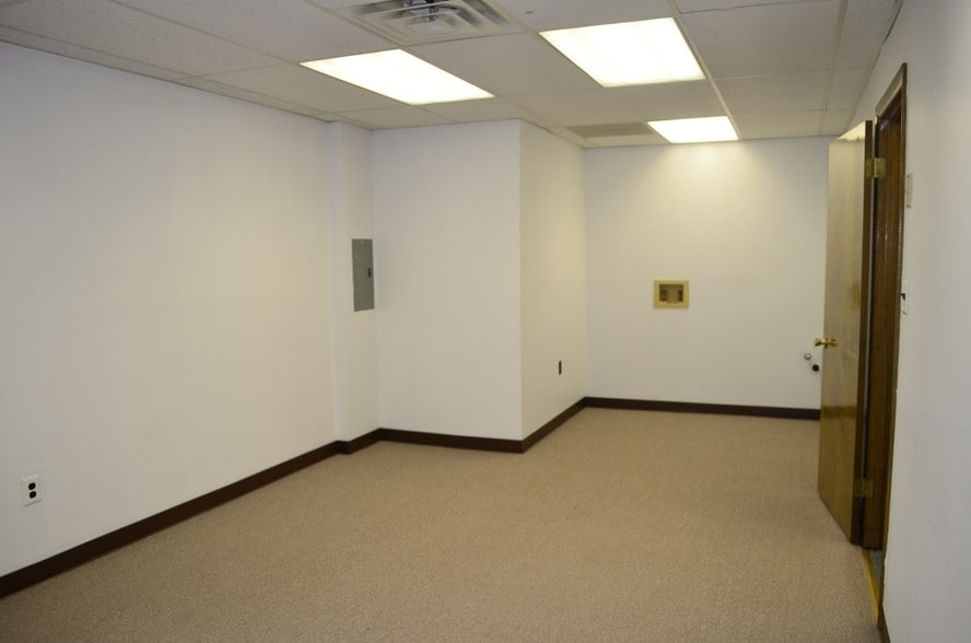 More Photos Of 820 S White Horse Pike, Hammonton Medical For Lease