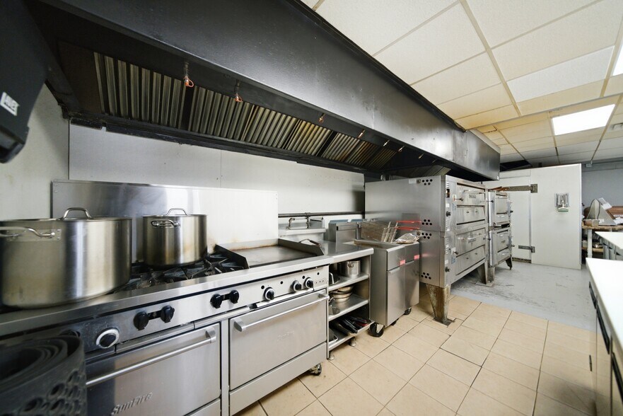 More Photos Of 7455 W Irving Park Rd, Chicago Freestanding For Sale