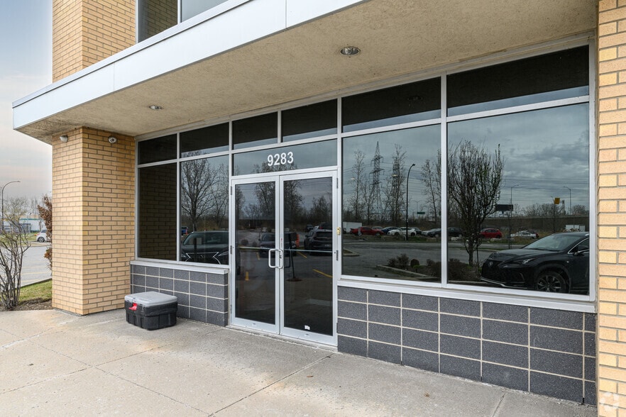 More Photos Of 9251-9283 Thimens Rue, Pierrefonds Light Distribution For Lease