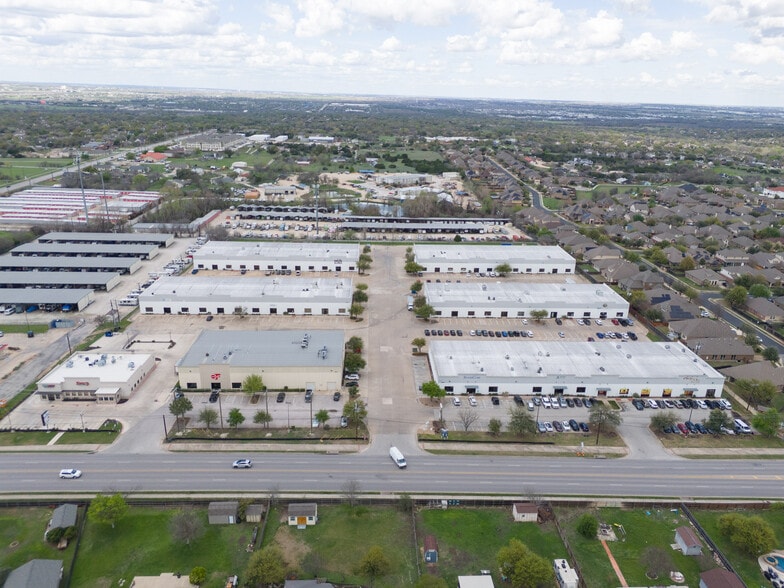 More Photos Of 3912 Gattis School Rd, Round Rock Warehouse For Lease