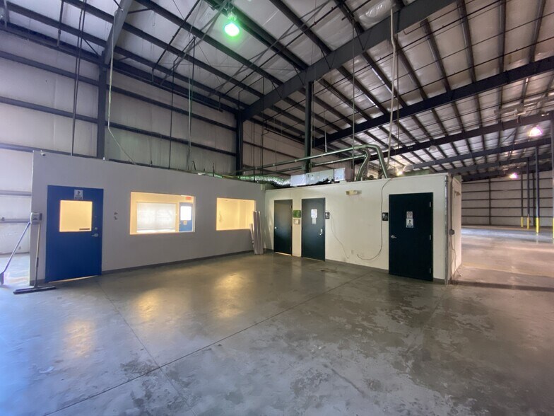 More Photos Of 2890 Cargo St, Fort Myers Industrial For Lease