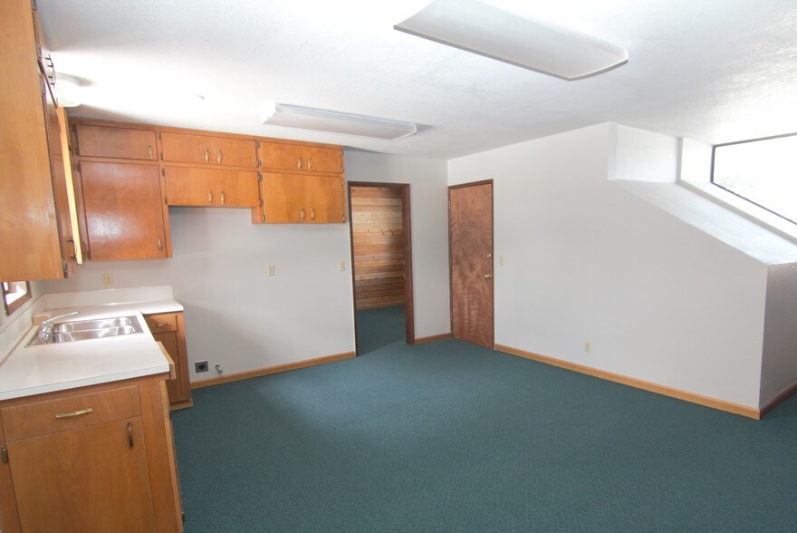 More Photos Of 1900 N 99 Hwy, Mcminnville Loft Creative Space For Lease