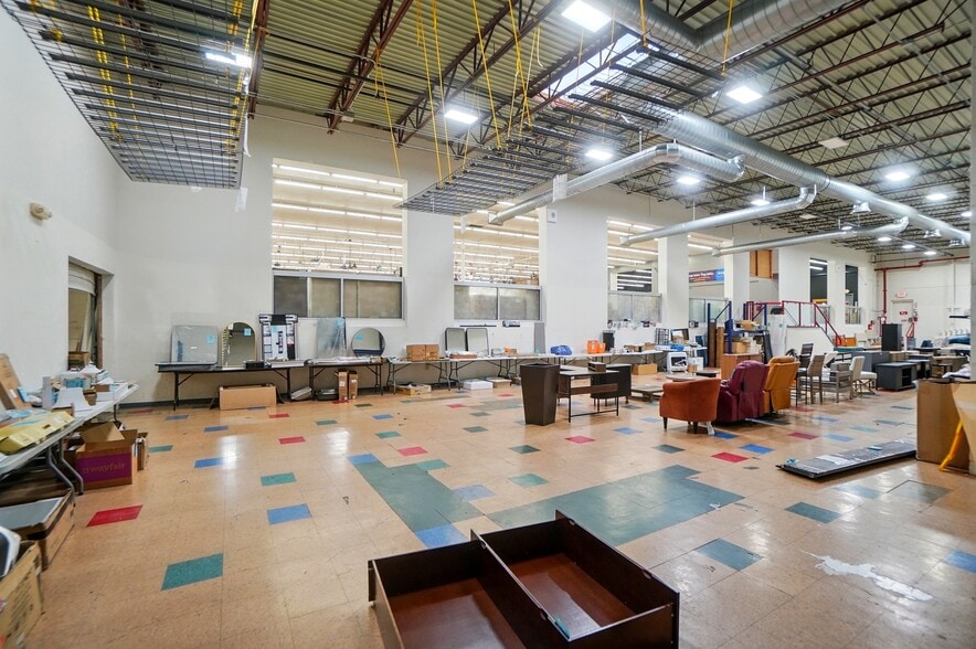 More Photos Of 50 Eswin St, Cincinnati Freestanding For Sale