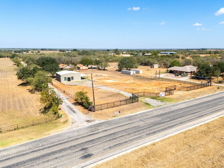 More Photos Of 13747 US Highway 87 S, Adkins Flex For Lease