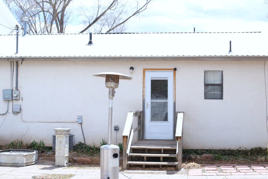 More Photos Of 404 3rd St, Capitan Flex For Sale