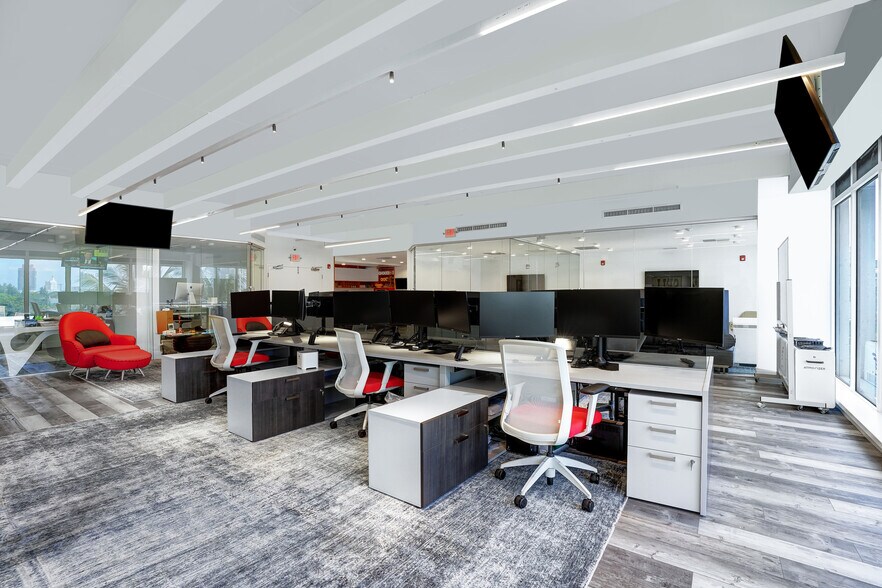 More Photos Of 1680 Michigan Ave, Miami Beach Office For Sale