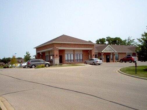 More Photos Of 820 E Terra Cotta Ave, Crystal Lake Office For Sale