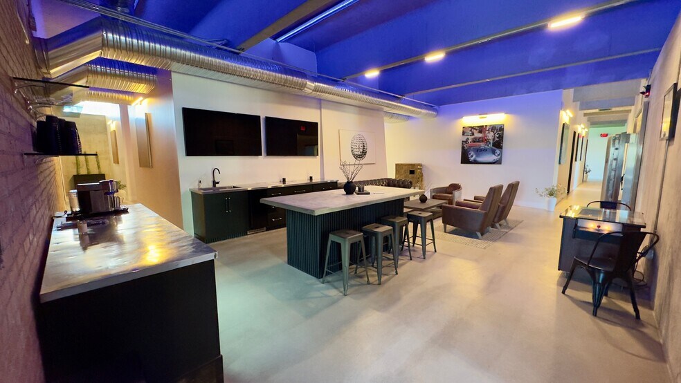 More Photos Of 5628 E Thomas Rd, Phoenix General Retail For Lease