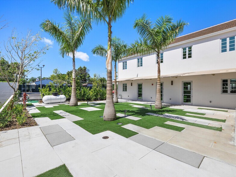 More Photos Of 7610 Biscayne Blvd, Miami General Retail For Sale