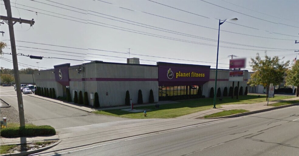 Primary Photo Of 516 E Lewis and Clark Pky, Clarksville Health Club For Lease