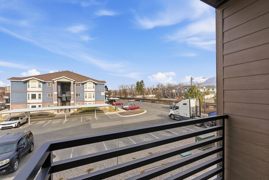 More Photos Of 132-144 E Chambord Ct, Sandy Apartments For Sale