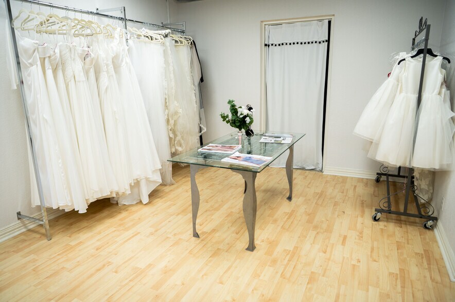 More Photos Of 6717 Calmont Ave, Fort Worth General Retail For Sale