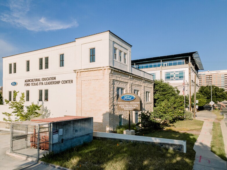 More Photos Of 614 E 12th St, Austin Office For Sale