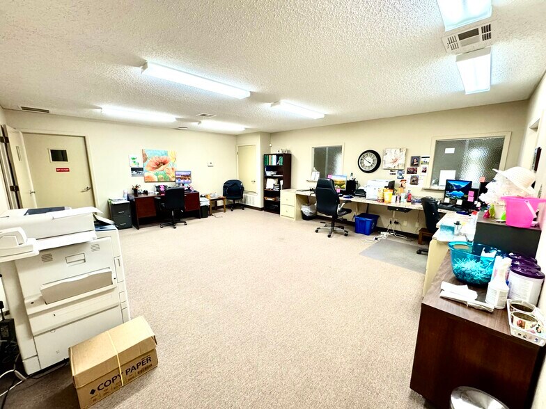 More Photos Of 101 Anthony Dr, Teague Medical For Sale