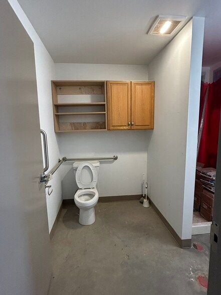More Photos Of 126 E Niagara St, Tonawanda Warehouse For Sale